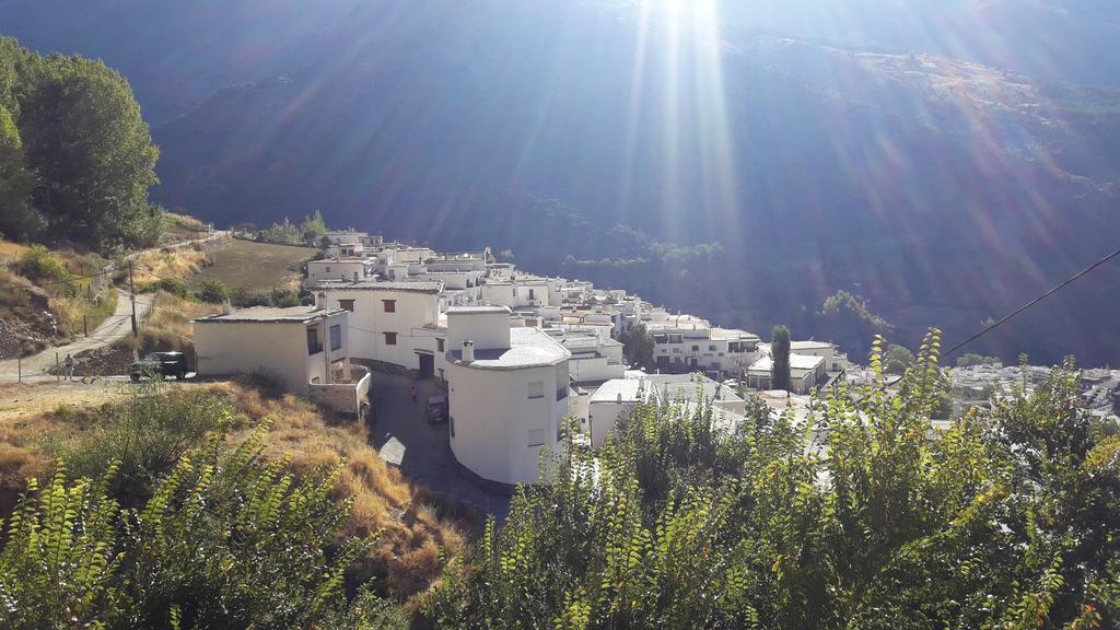 La Casa De La Bombilla Verde Trevelez Bagian luar foto